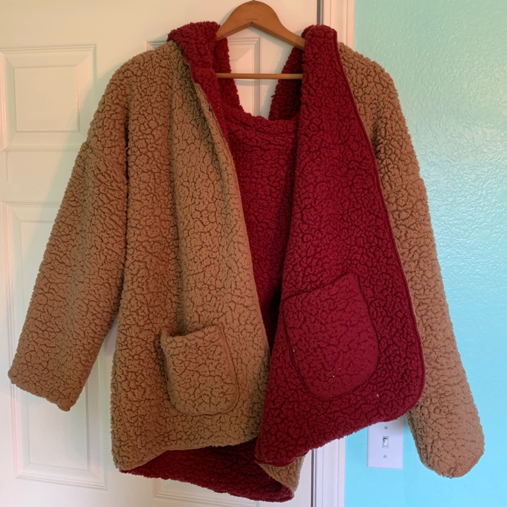 Fluffy Reversible Hooded Jacket Red/Beige